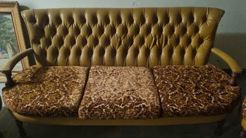 Sofá Clássico em Capitonê Estilo Bergère Francês - Relíquia de Família - Foto 2