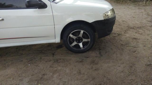 Jogo de rodas 15 com Pneus Obs: Aceito troca em Rodas 14 de ferro com pneus - Foto 2