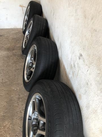 Vende-se jogo de rodas 15 pneus meia vida - Foto 2