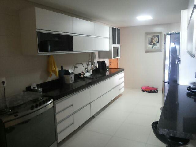 Apto com 4 suites + DCE em Jatiuca. 1ª quadra da praia bem prox. ao McDonald - Foto 9