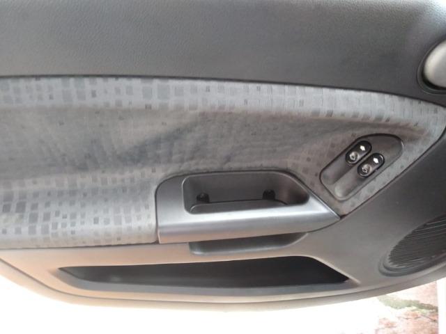 Fiesta 1.6 Mpi Class Sedan 8V Flex 4 portas Manual 2013 - Foto 12