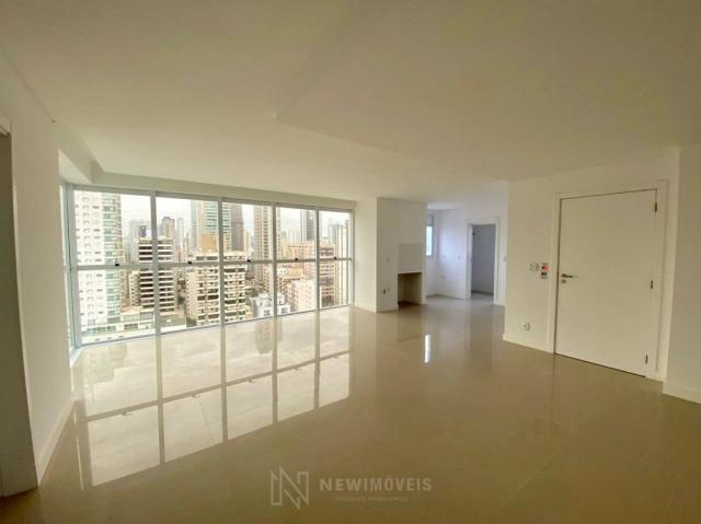 Apartamento andar alto com 3 Suítes 2 Vagas no Centro em Balneário Camboriú - Foto 15