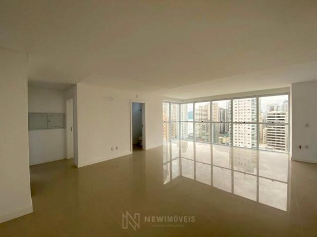 Apartamento andar alto com 3 Suítes 2 Vagas no Centro em Balneário Camboriú - Foto 14