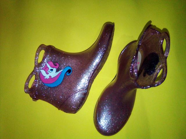 Linda bota infantil