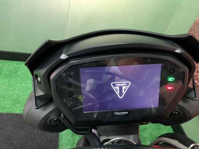 STREET TRIPLE