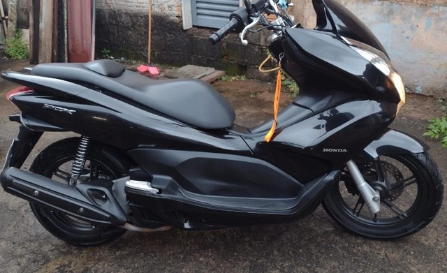 VENDO MOTO PCX EM PERFEITO ESTADO.