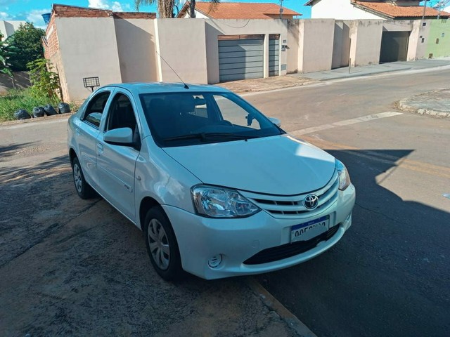 ETIOS TOYOTA 2015