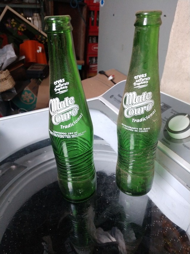 Duas garrafas refrigerante antigo mate couro - Foto 2