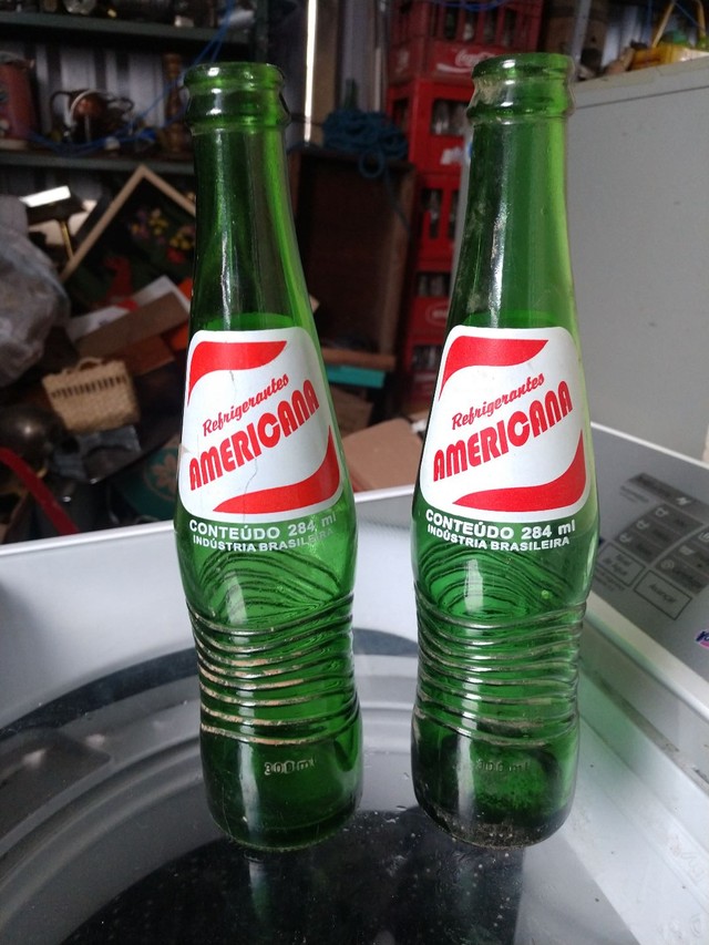 Duas garrafas antigas refrigerante  - Foto 2