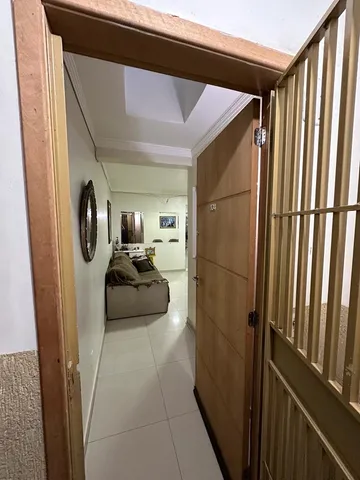 Apartamento top escriturado com armários na cozinha 3 quartos sendo 1 suíte