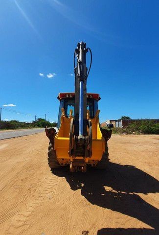 Retroescavadeira John Deere 310L Totalmente operacional.