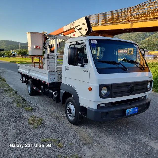 Vw 8.160 ano 2016 cesto aéreo com AR condicionado e embreagem a AR  - Foto 2