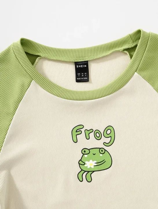 camisa cropped shein de sapinho frog  - Foto 3