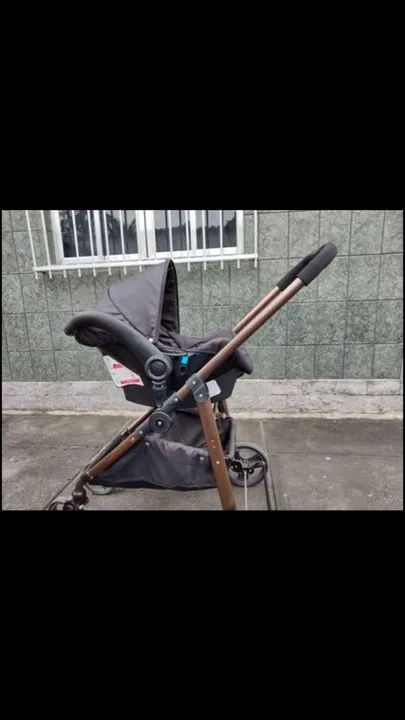 Carrinho de bebê moisés com bebê conforto - Galzerano