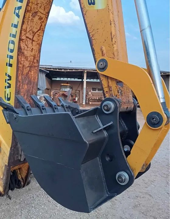 2013 Retroescavadeira New Holland B90 - Foto 3