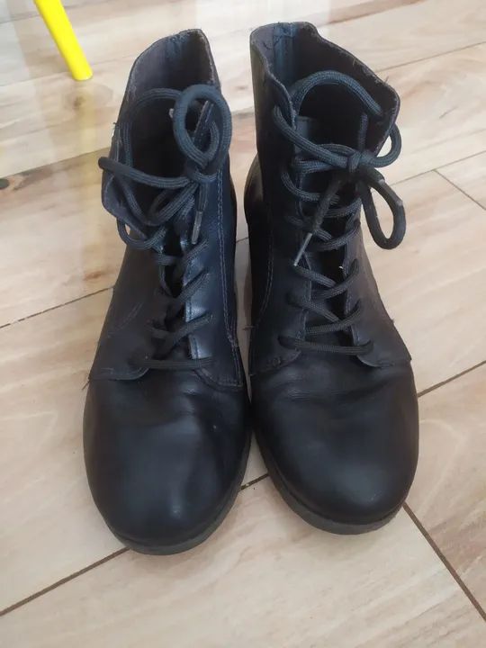 Bota Coturno de Couro Preta Via Marte  - Foto 3