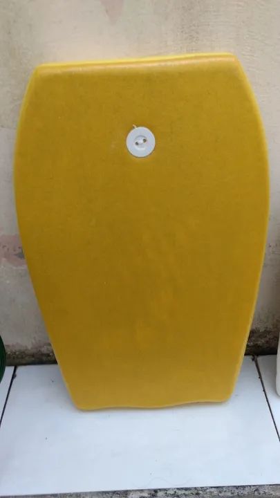 Prancha de bodyboard - Acompanha Leash (Corda de fixação no punho). 70 de altura x 40 de l