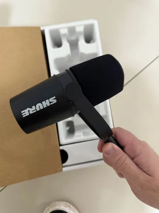 Microfone shure MV7 na caixa nunca usado! Ta em perfeito estado 