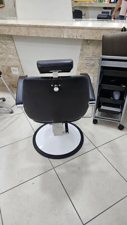 Cadeira de Barbeiro Takara Belmont- Ótima para seu Salão! - Foto 3