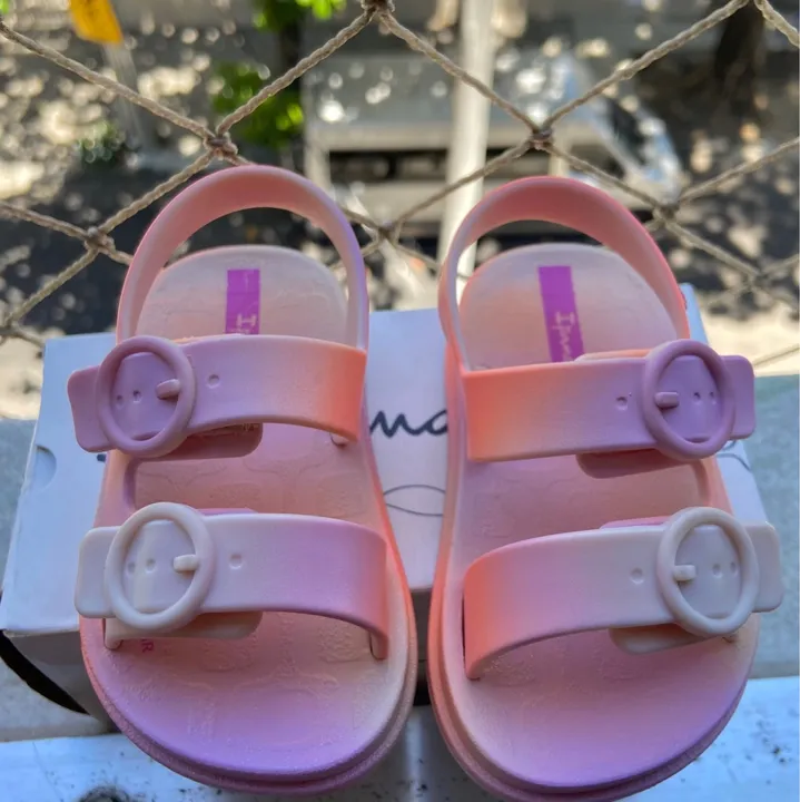 Sandalia nova na caixa bebe menina ipanema follow de velcro laranja e roxa degrade