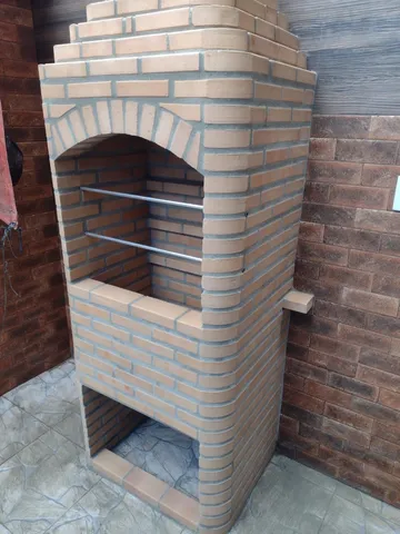 Churrasqueira pura no tijolo claro 