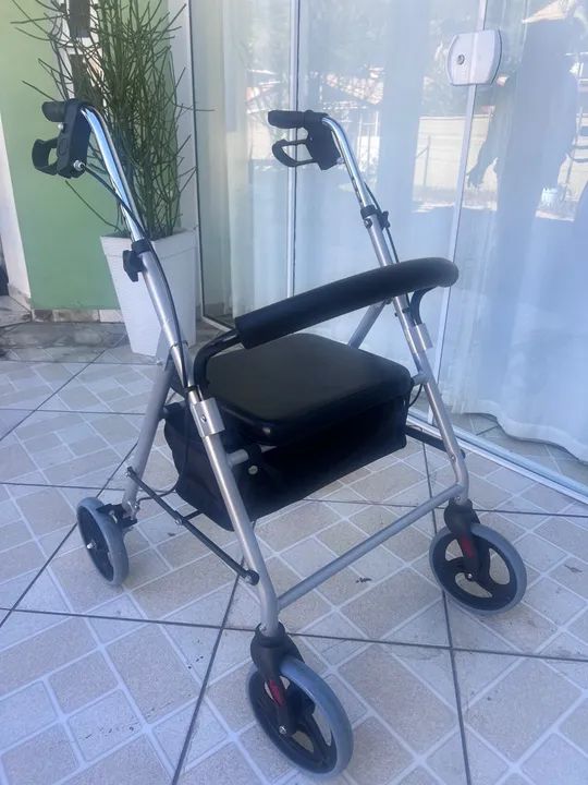 Andador com assento e freio (novo) - Foto 2