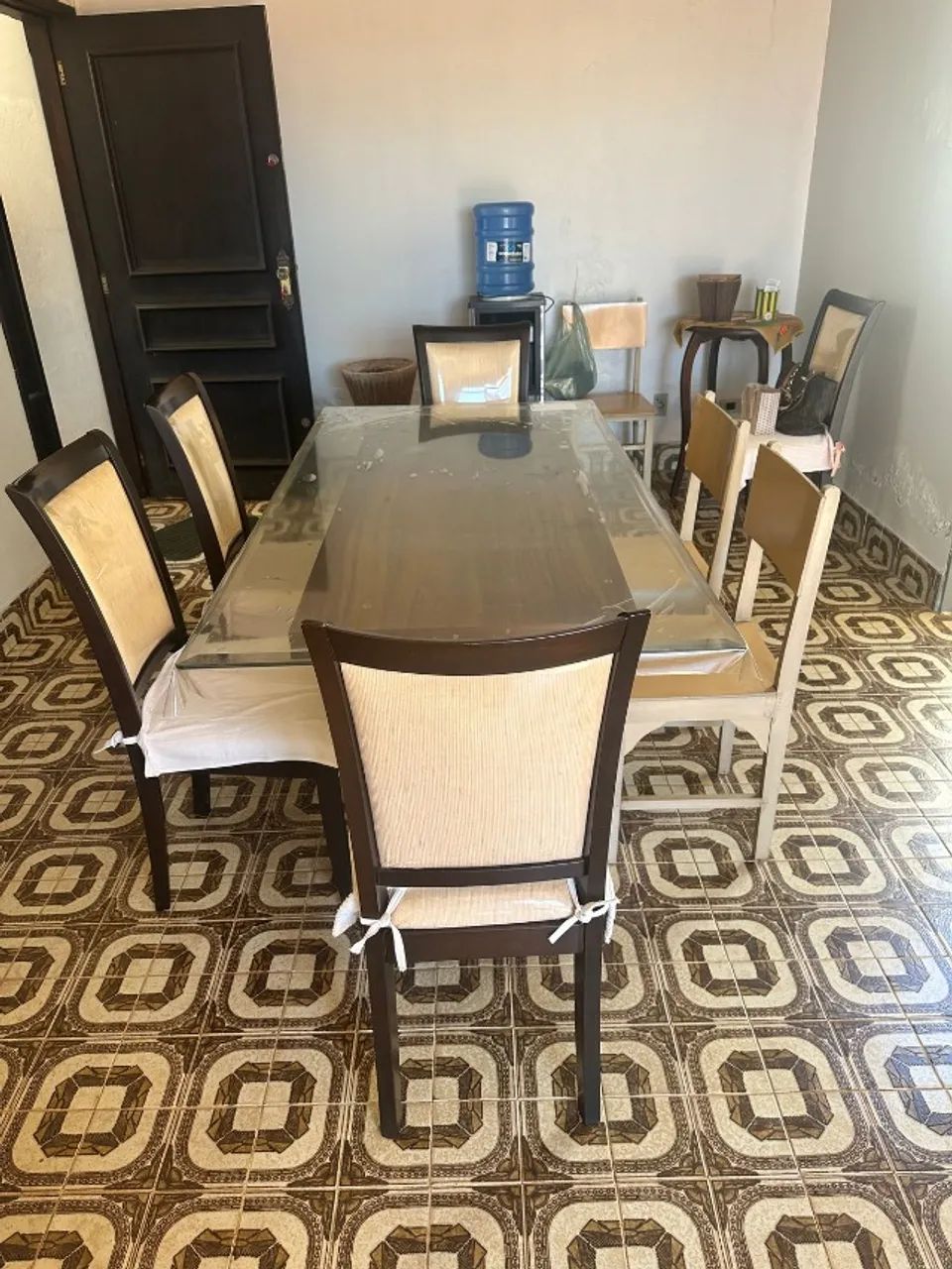 Mesa de jantar em vidro e 6 cadeiras
