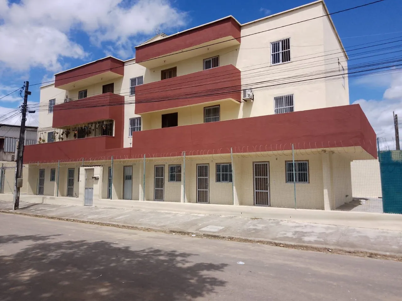 Prédio inteiro , 6 kitnets e 4 apartamentos
