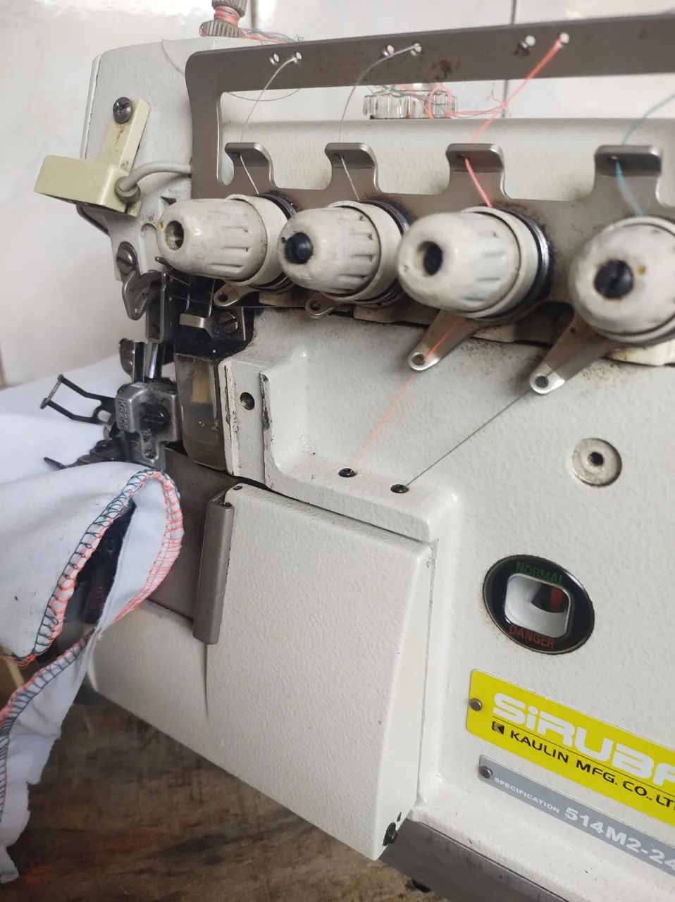 OVERLOCK PONTO CADEA SIRUBA  NO BAIRRO DA PENHA  2.400 REAIS 