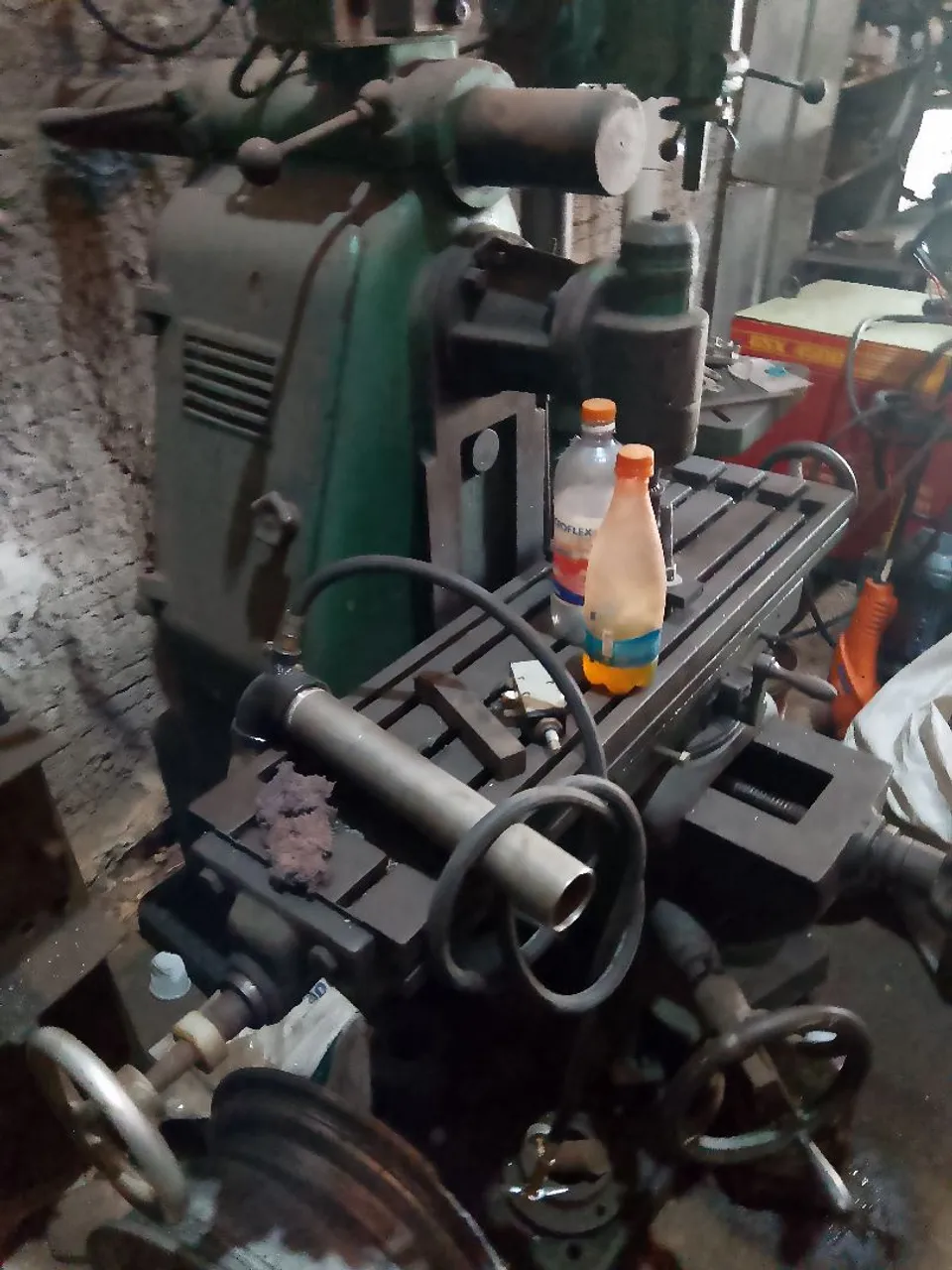 Fresadora Industrial - Equipamento para Usinagem