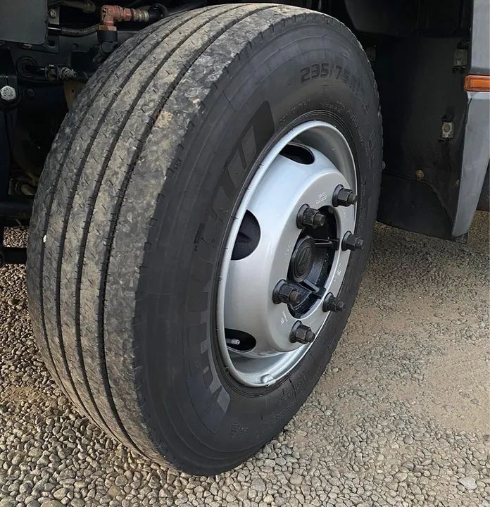 VW 11.180 baú ano 2019 - Foto 3