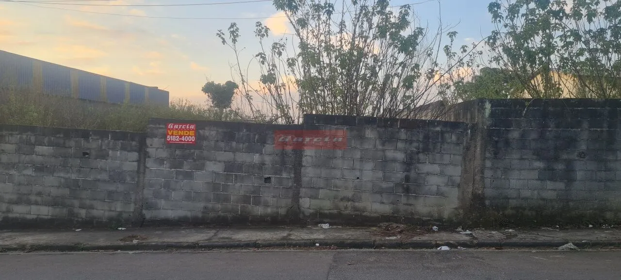 Otimo terreno com 2.250m2, com frente para duas ruas, Oportunidade