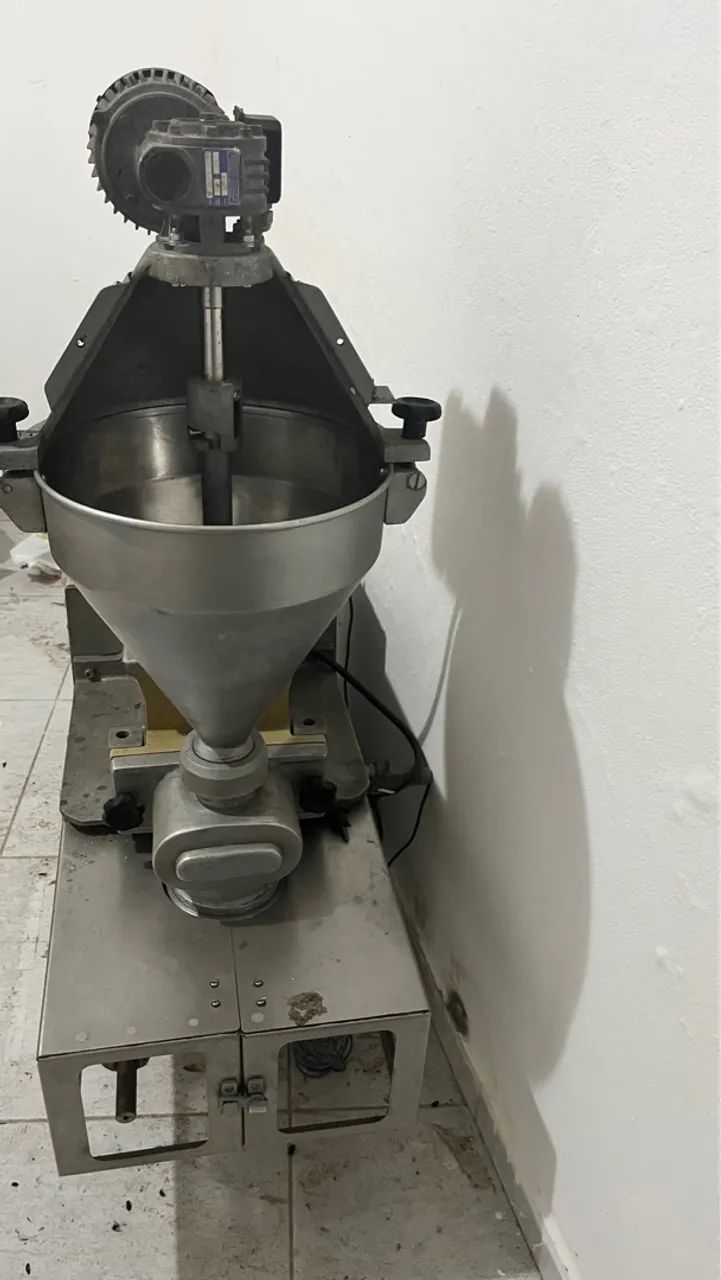 Máquina para coxinha profissional/ Modeladora de salgados  - Foto 2