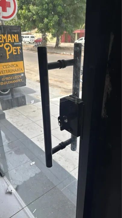 Porta de Vidro com estrutura de alumínio Preto - Foto 3