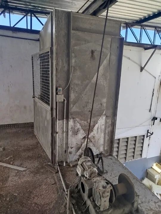Elevador de Carga Industrial