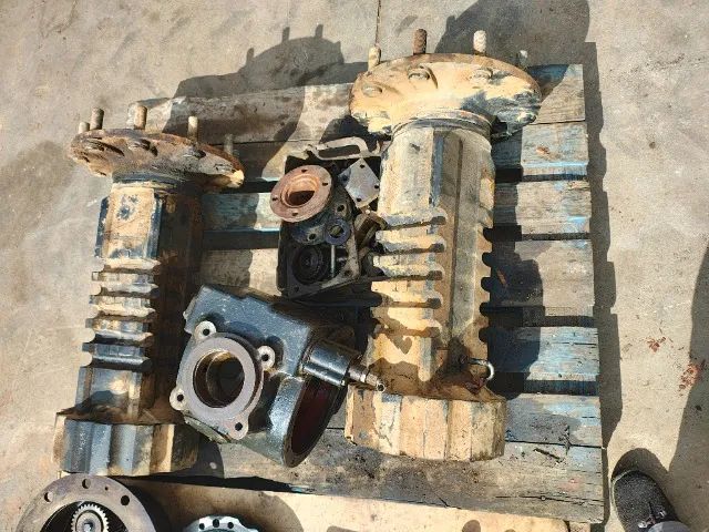 Eixo traseiro retroescavadeira XCMG -  XT870BR disponível retirar peças