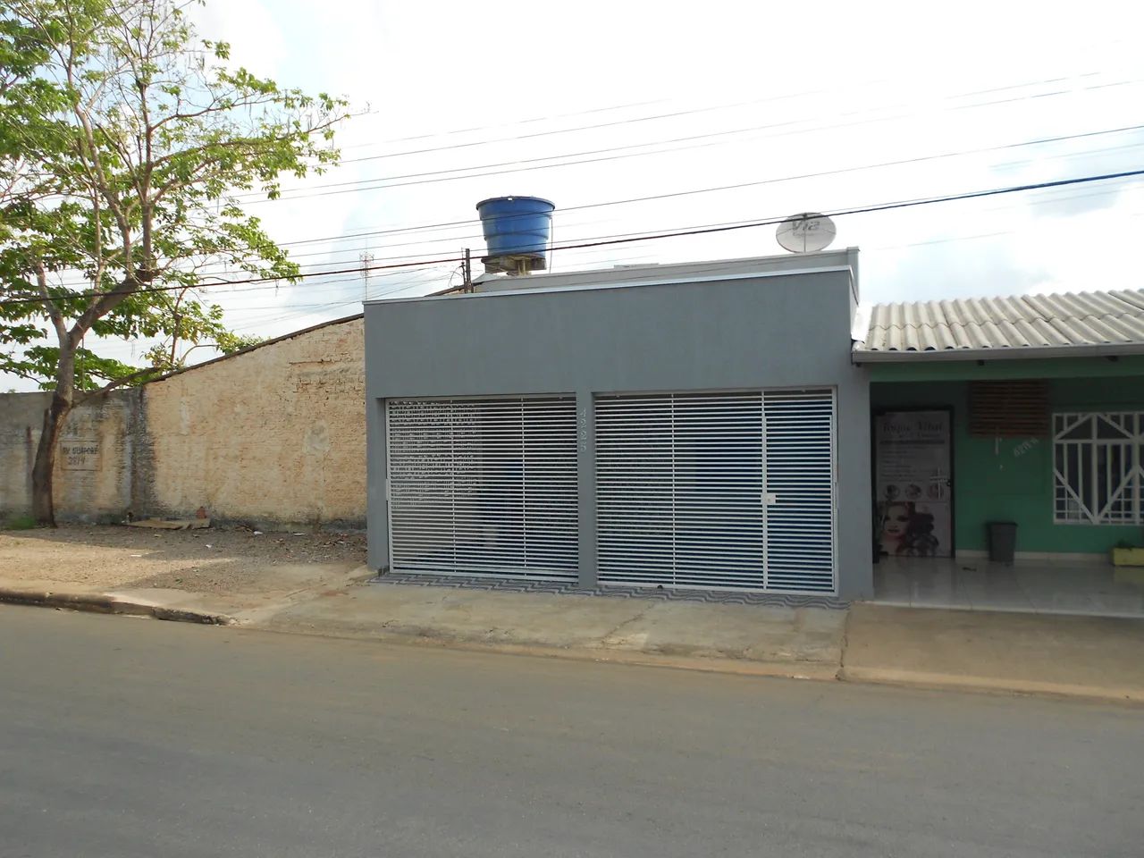 CASA TÉRREA EM EXCELENTE LOCALIZAÇÃO - 02 QUARTOS.