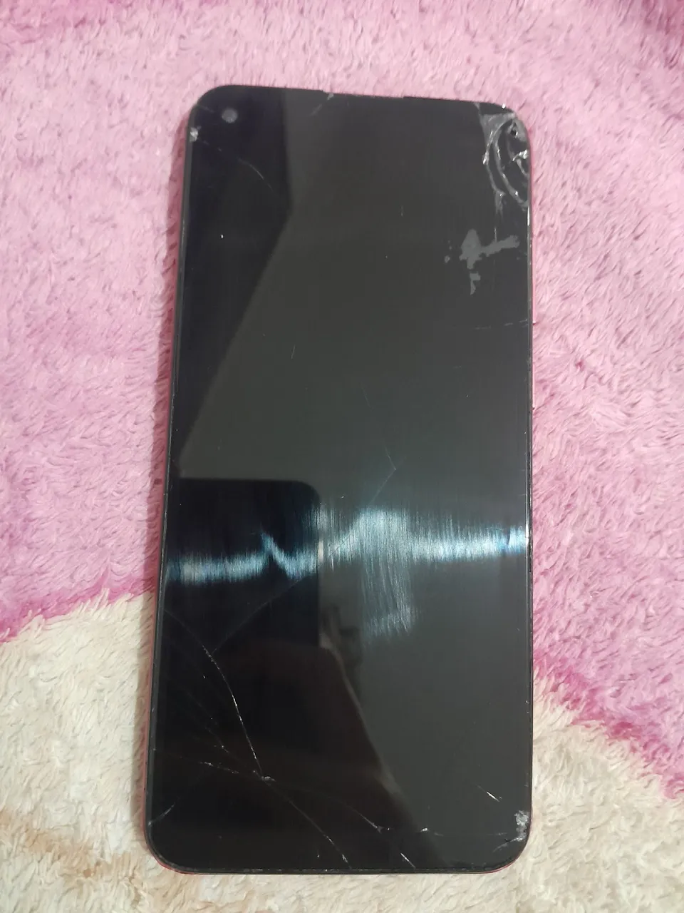 Celular funcionando com a dela quebrada mais em ótimas condições