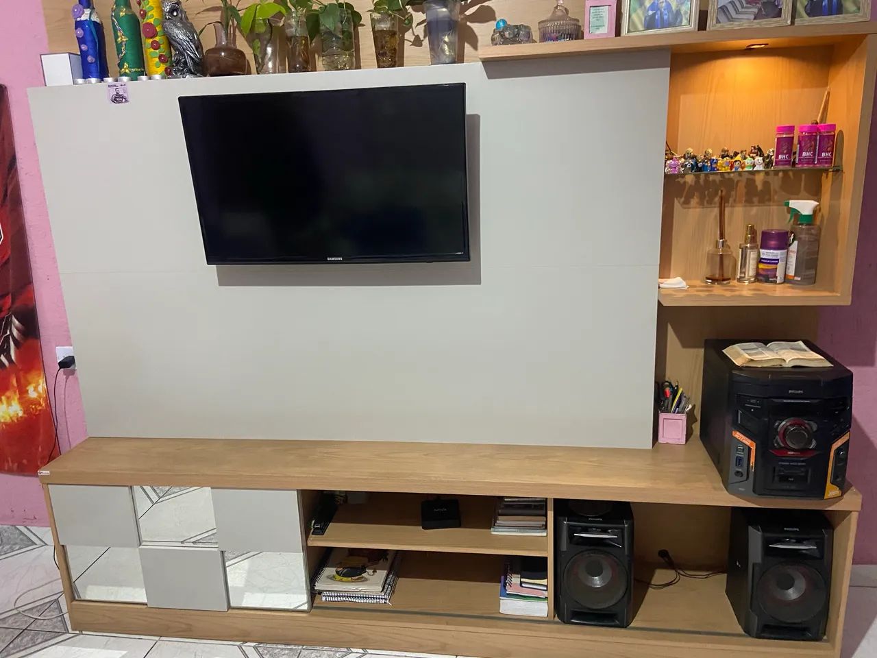 Painel com luz no canto direito64840793009154122