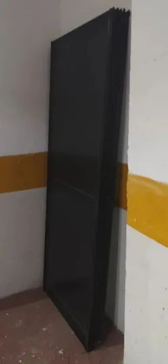 Portas de alumínio preto com vidro usada