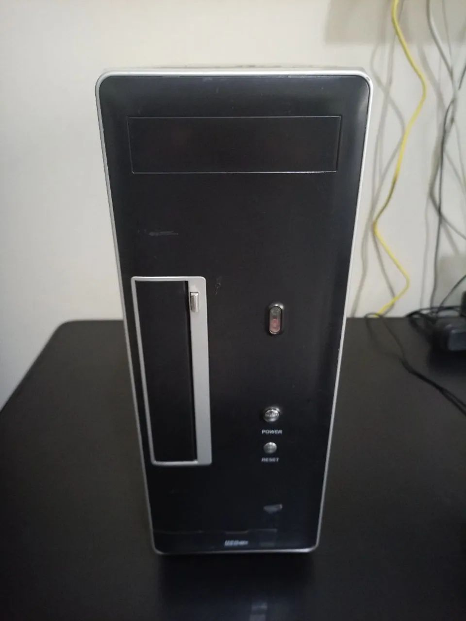 CPU Gabinete Slim AMD Sempron e 4GB de ram