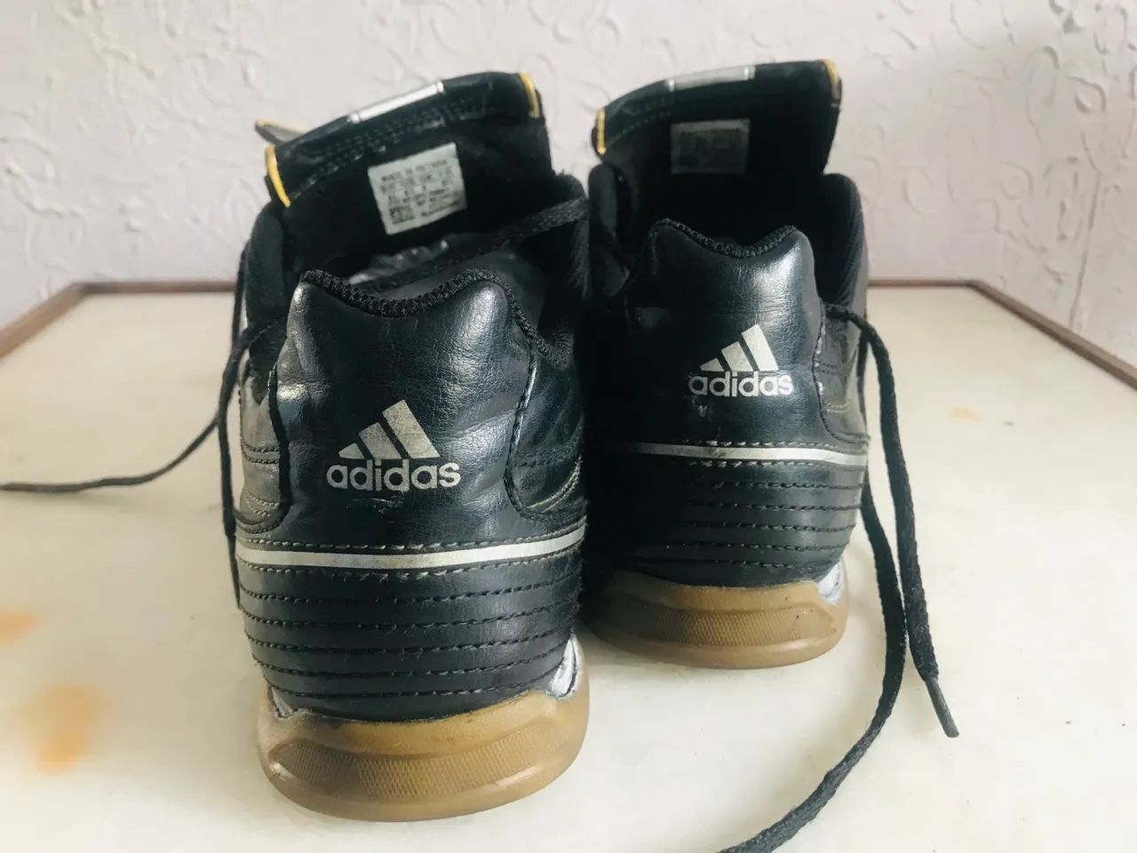 Chuteira Adidas Futsal em couro      ?41 - Foto 4