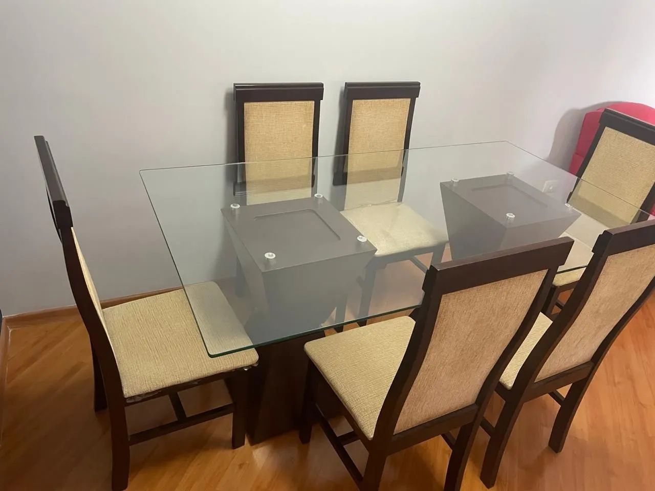 Linda mesa de jantar com tampo de vidro - Foto 3