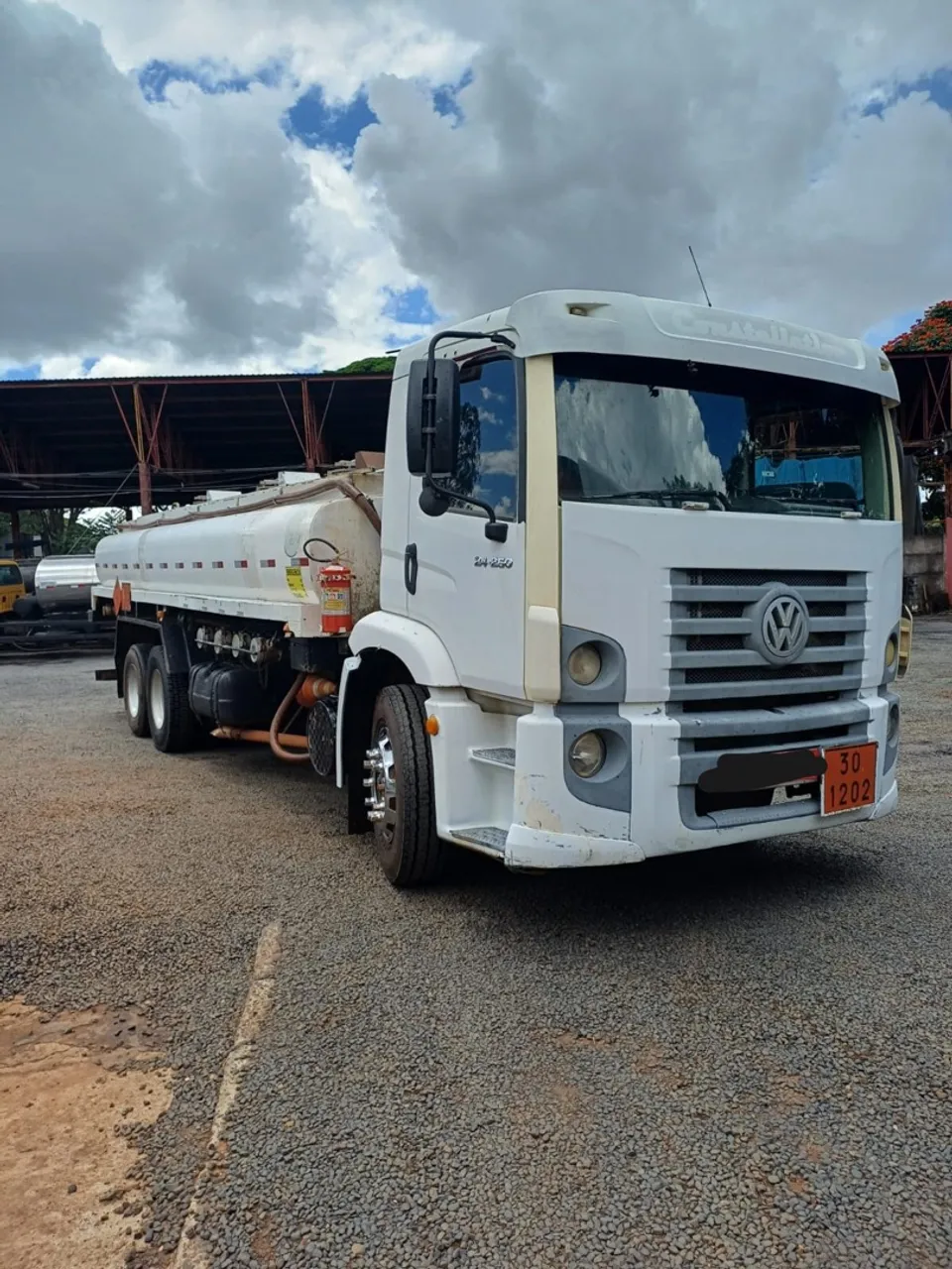 Caminhão 24250