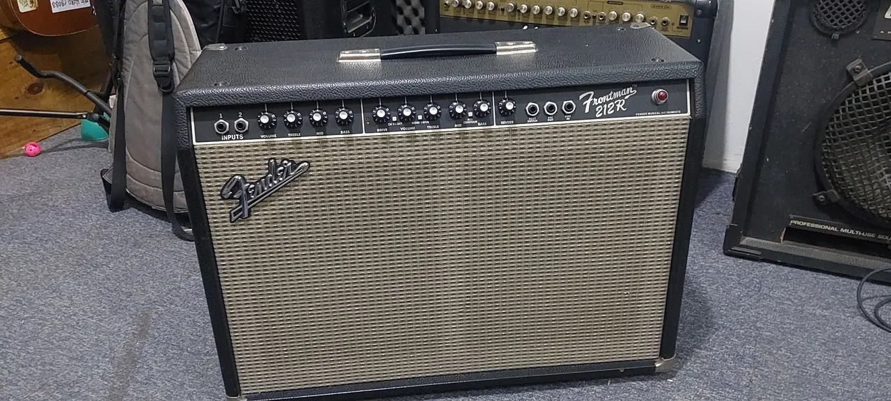 Amplificador Fender Frontman 212R