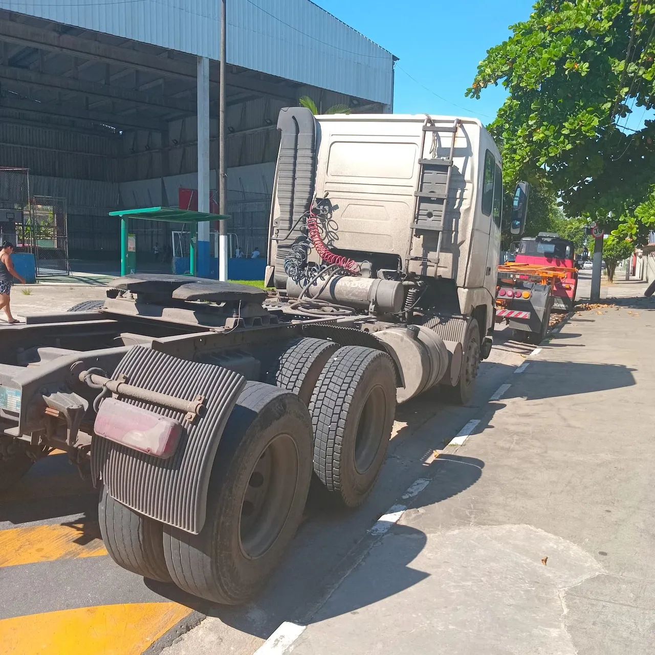Volvo NH 2003. Trucado transfere.  80.000 20x,3950.00. - Foto 4