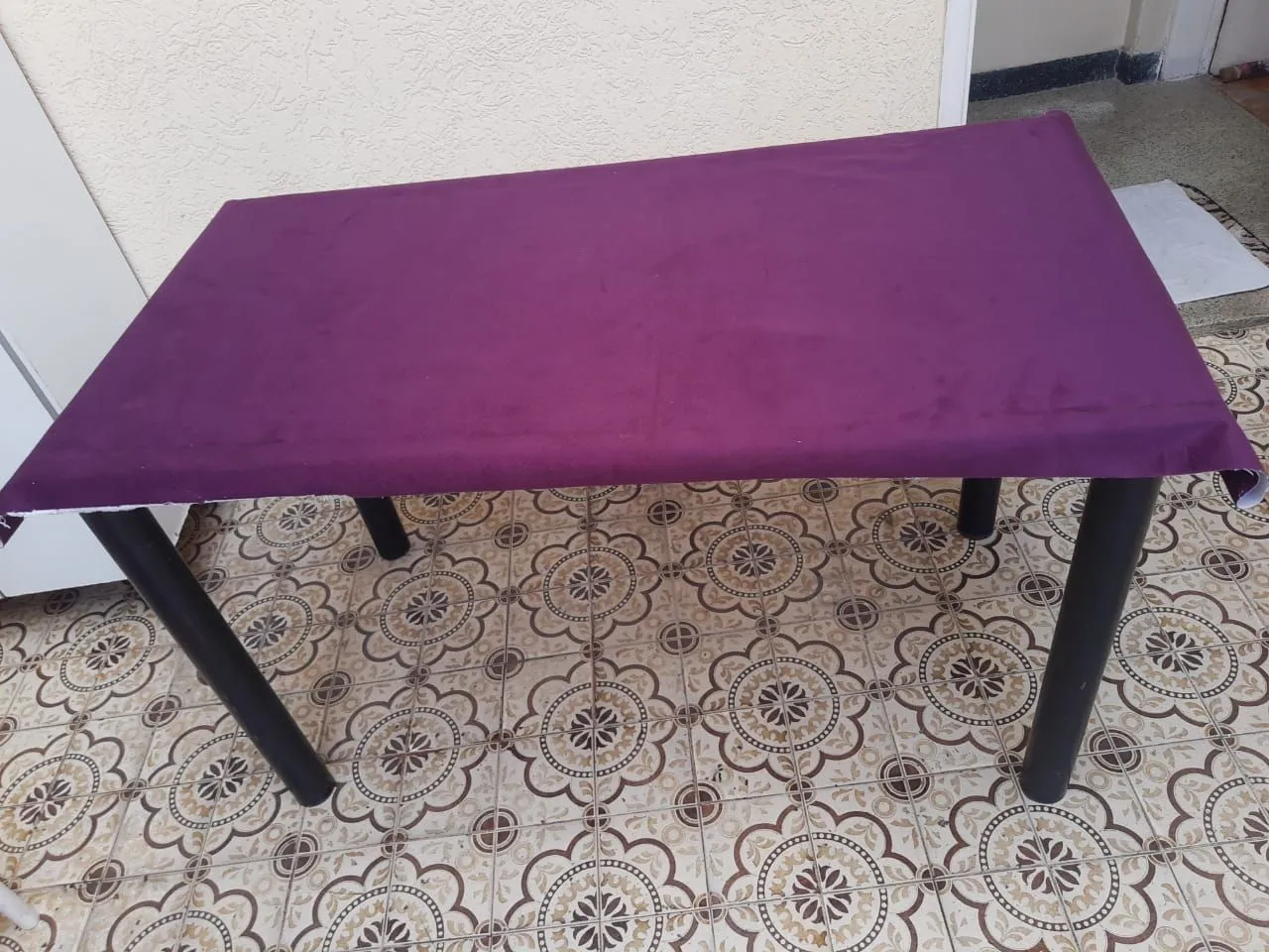 Mesa de madeira e pés de madeira tb