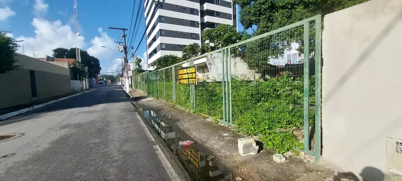 Imóvel para aluguel possui 2400 metros quadrados em Farol - Maceió - AL