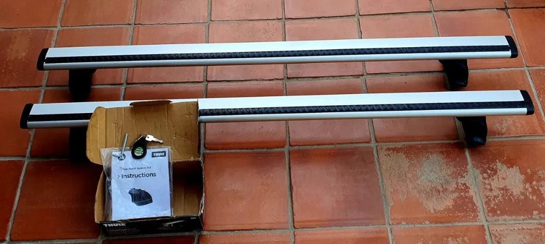 Rack Thule Wing Bar com 1.32 cm semi novo p/ JEEP Compass, completo com chaves para tranca