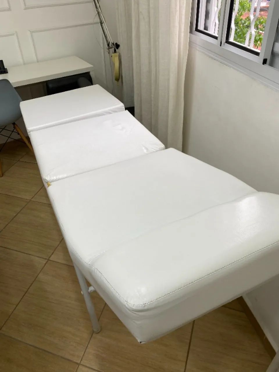 3-position treatment table
